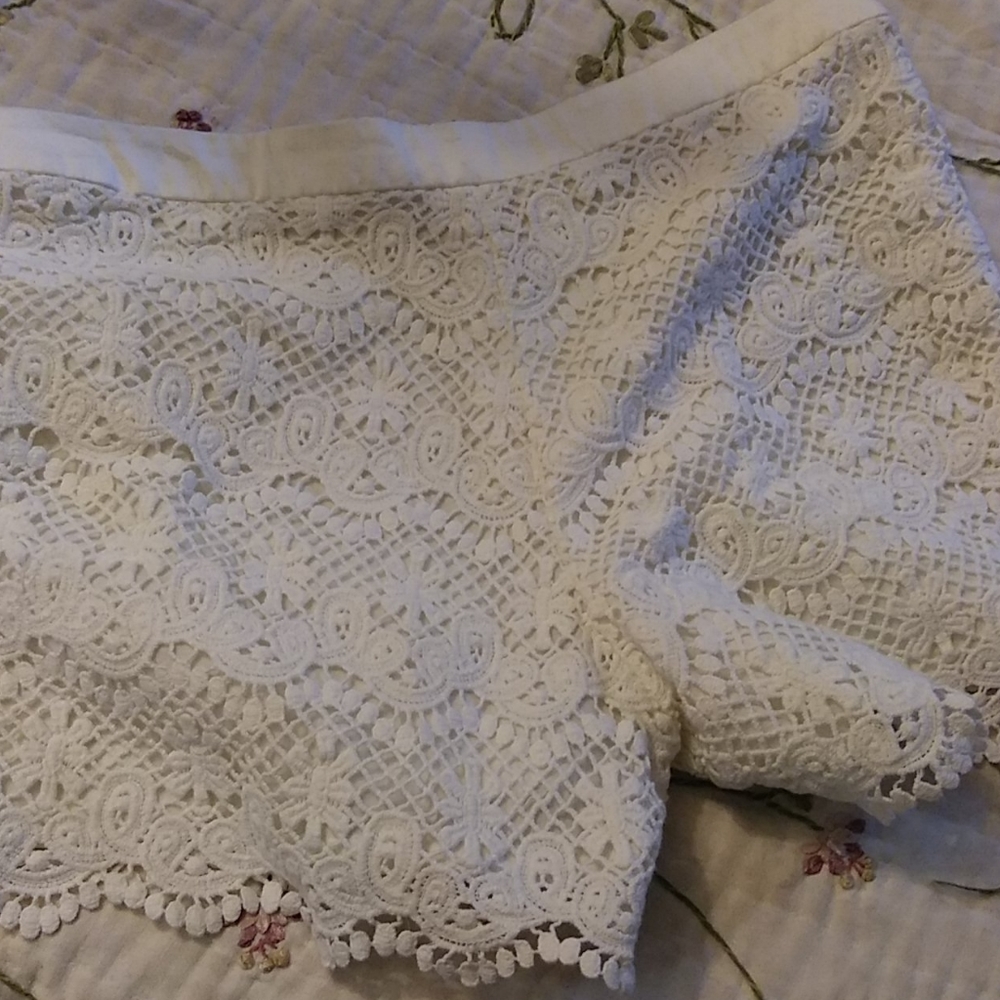 Shorts - Picture 3 of 4